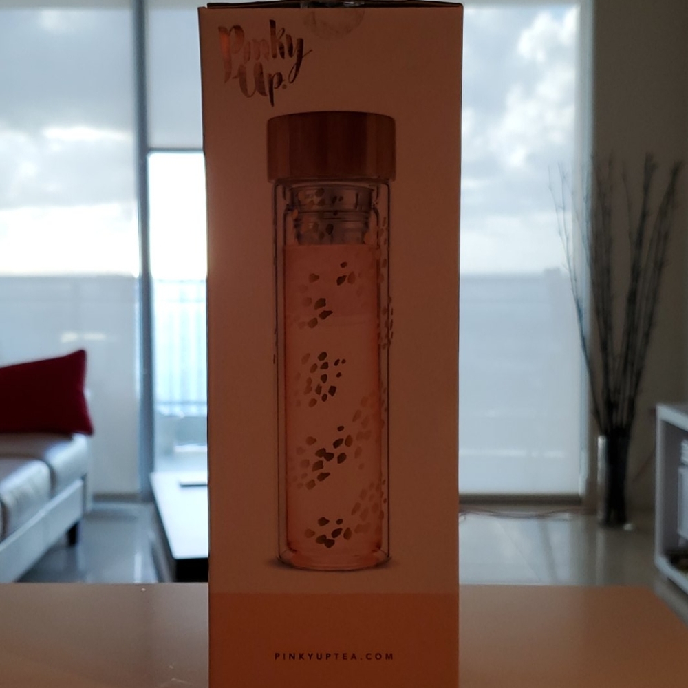 NWT/box glass bottle tea infuser and tea